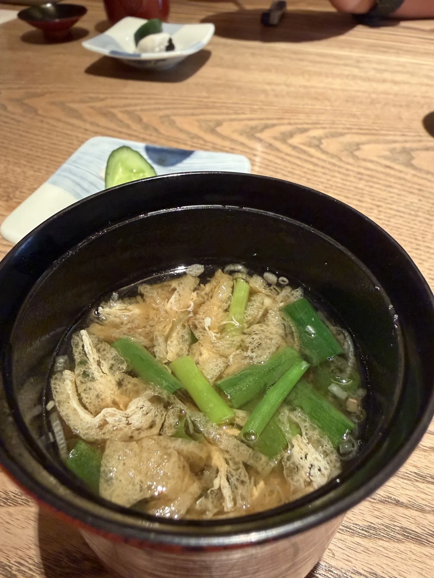 留椀(油揚げとネギのみそ汁)